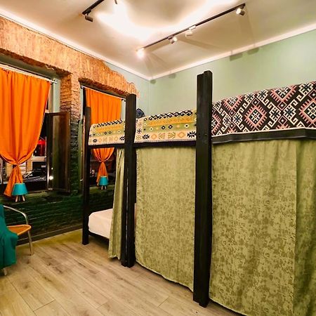 Communication Hostel Batumi Bagian luar foto