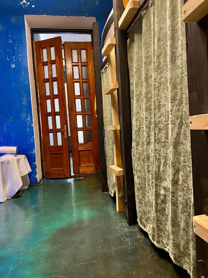 Communication Hostel Batumi Bagian luar foto