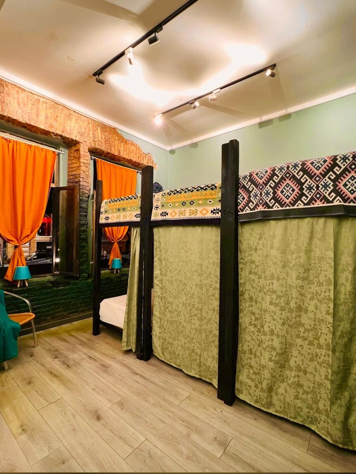 Communication Hostel Batumi Bagian luar foto